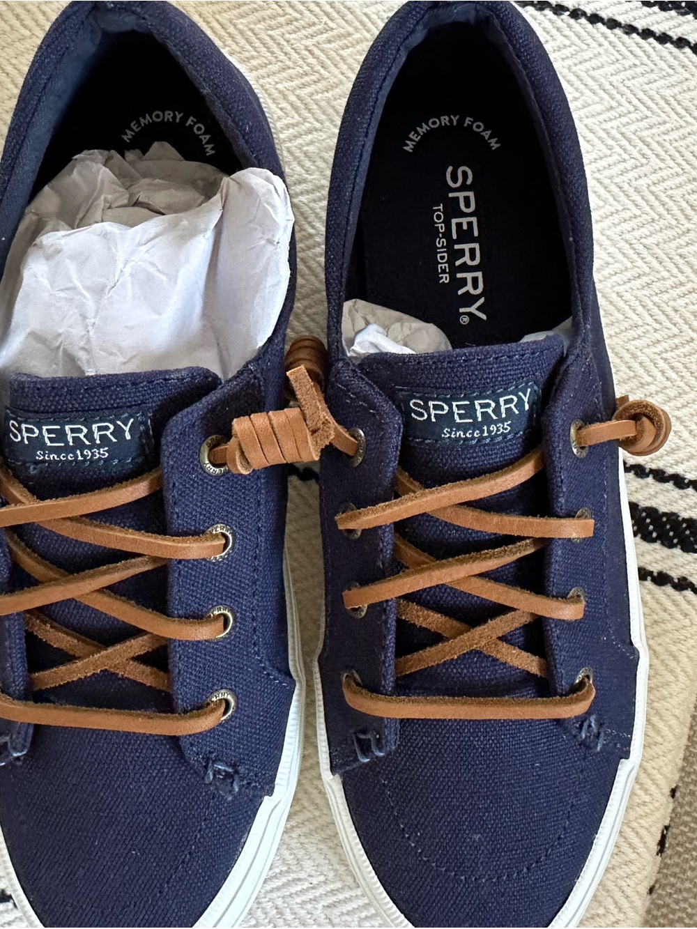 Sperry Top Siders navy with leather strings. - Picture 6 of 6